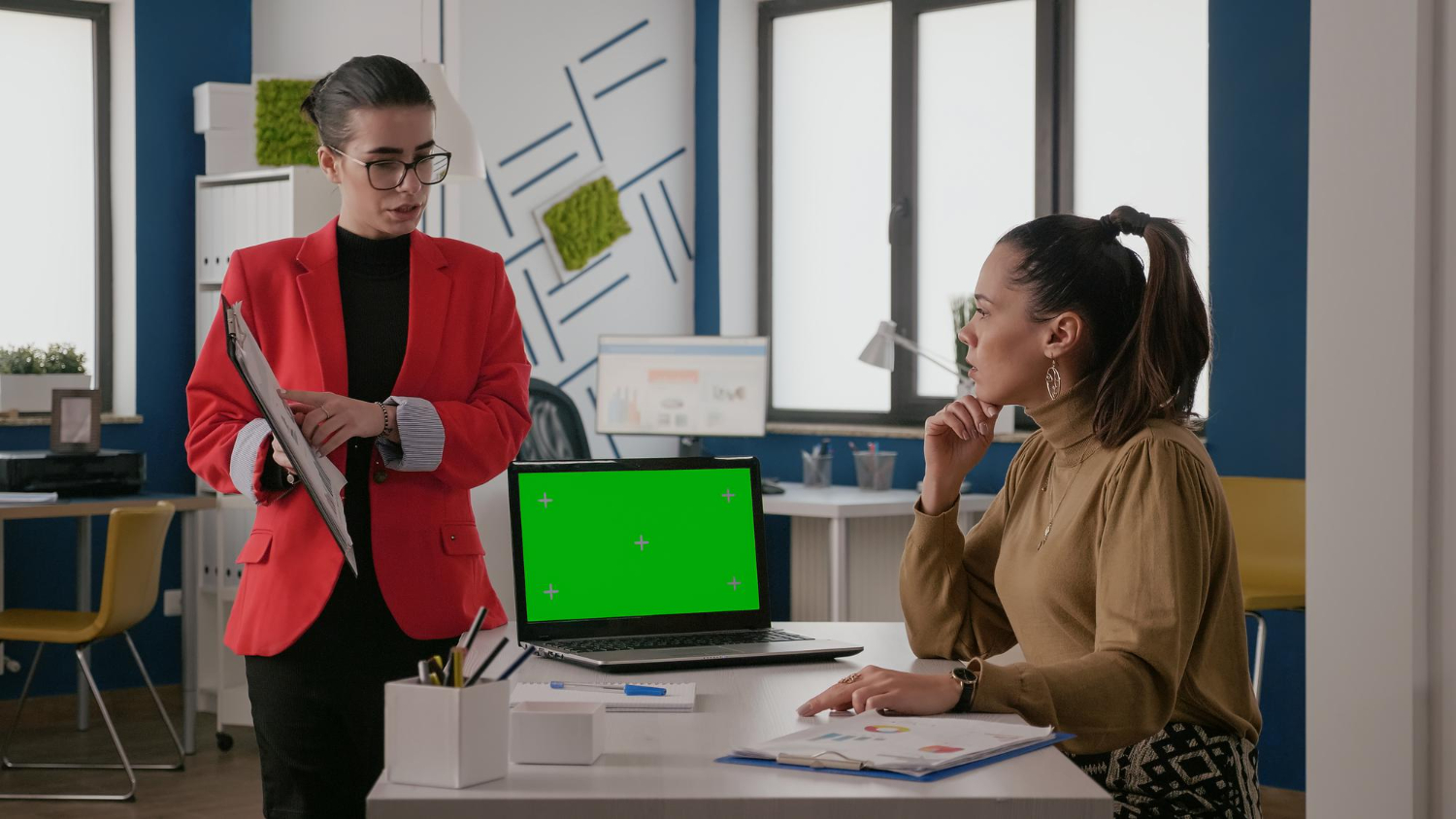 Virtual Assistant vs In-House Employee
